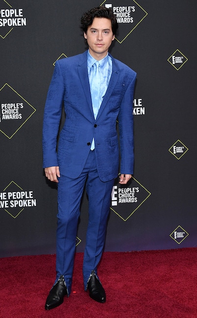 Cole Sprouse, 2019 E! People's Choice Awards, moda en la alfombra roja